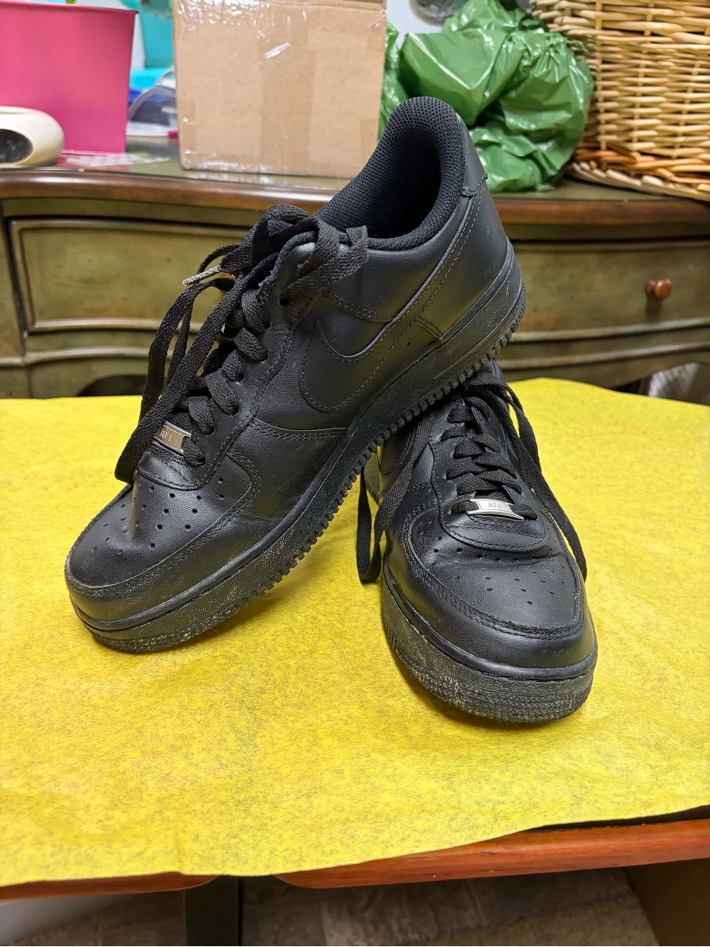 Nike Men's Black Leather Low-Top Sneakers with Black Laces size 9. - Picture 2 of 6